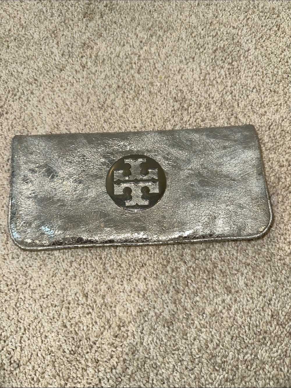 Tory Burch Metallic Silver Leather Card Holder with Logo Medallion